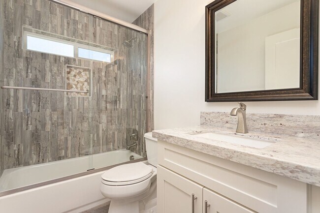 Building Photo - Modern Condo West of PCH!