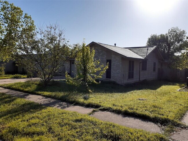 Building Photo - Charming Ranch Style Home Near Parmer Lane...
