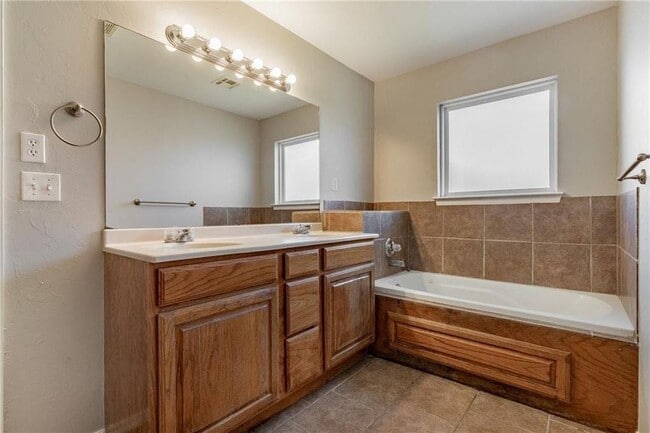 Building Photo - 1004 Mollie Rausch Ln