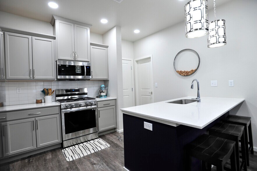 Kitchen - 3014 Barnstormer St