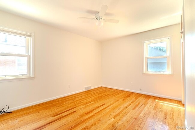 Building Photo - 23000 Alger St