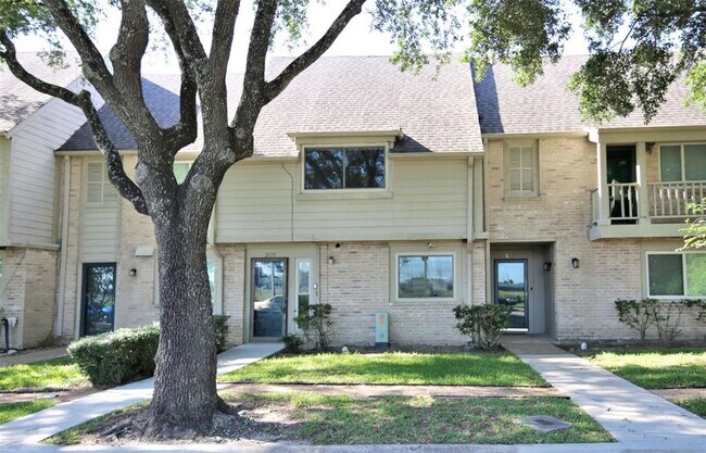 Primary Photo - 2115 E Weldon Dr