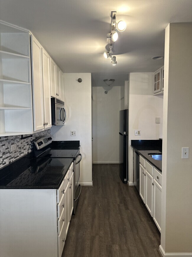 Building Photo - 214 Glengarry Dr