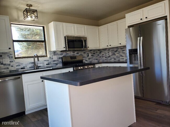 Building Photo - 5 br, 3 bath House - 596 Creekside Ct