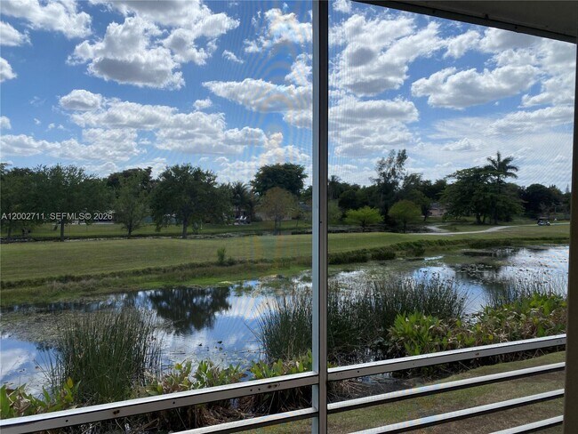 Building Photo - 2471 SW 82nd Ave