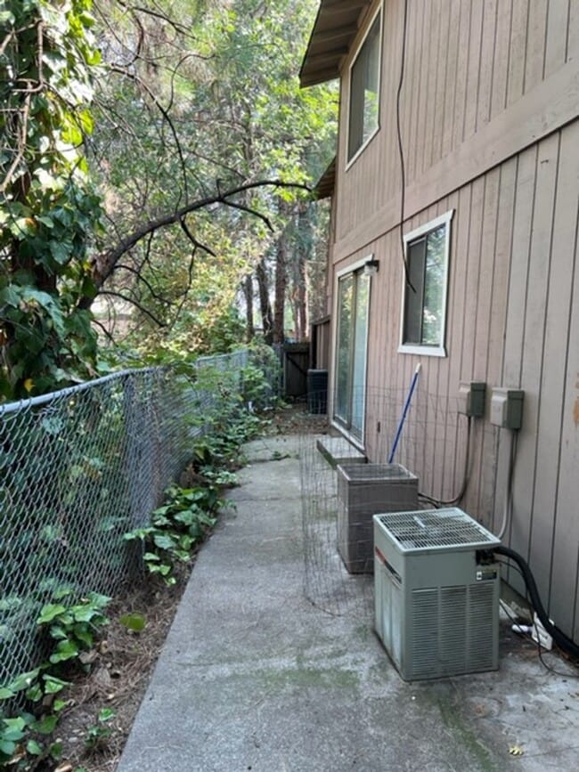 Building Photo - 2 BEDROOM TOWNHOME IN PHOENIX