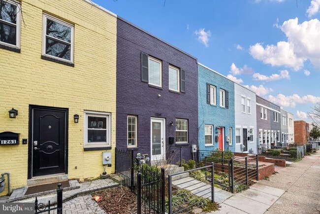 Building Photo - 1259 16th St NE