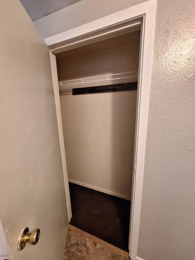 Building Photo - 4 Bedroom, 2 Bath in Clyde!