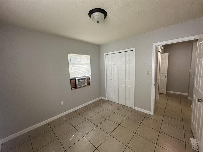 Building Photo - 403 Normandy St