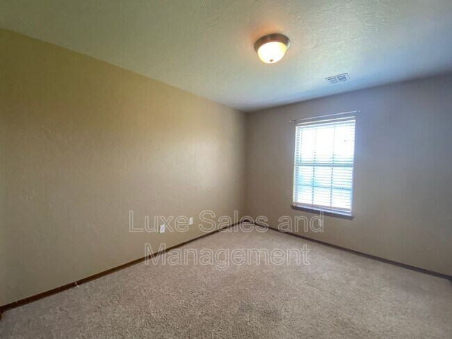 Building Photo - 509 Allison Ln