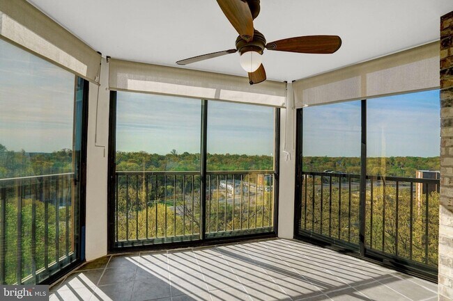 Building Photo - 5904 Mt Eagle Dr