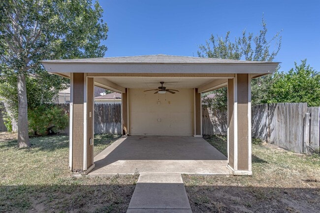 Building Photo - 618 Crackle Grove Dr