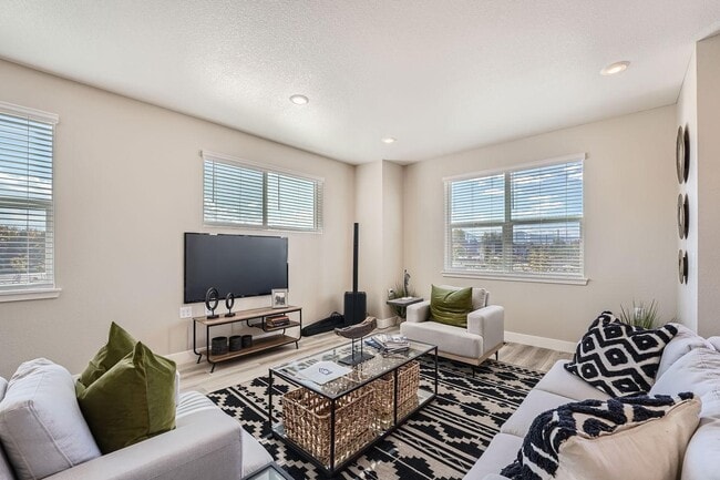 Building Photo - 2502 Colt Wy