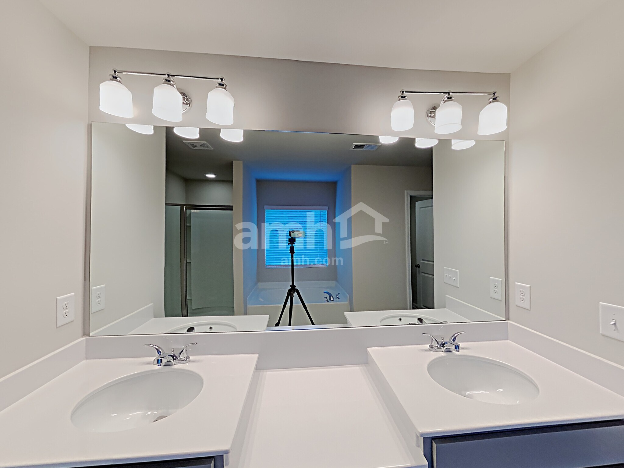 Building Photo - 222 N Fortune Way