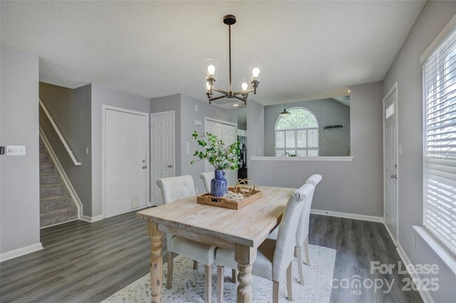 Building Photo - 9014 Roseton Ln