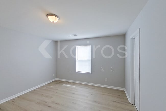 Building Photo - 119 Combine Ln