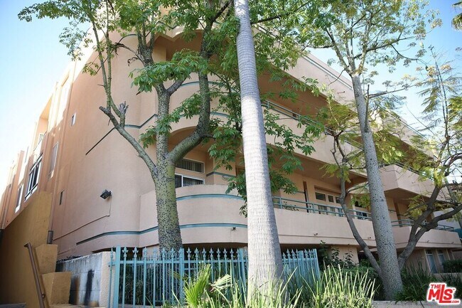 Building Photo - 4830 Elmwood Ave