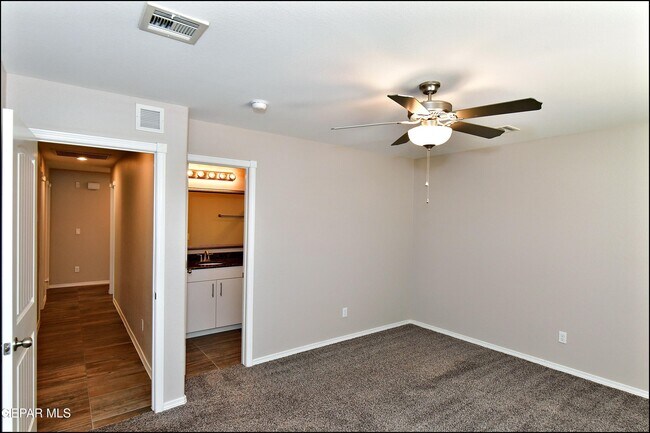 Building Photo - 963 Aircoupe Way