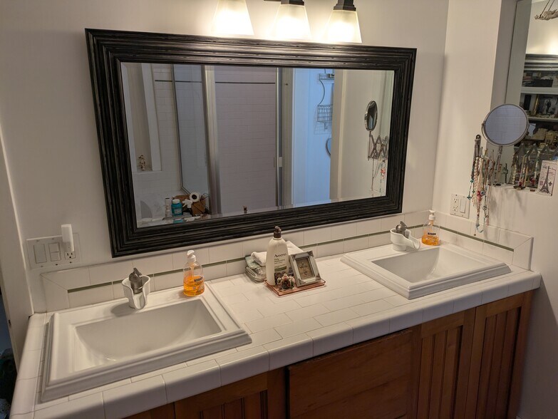 Building Photo - 522 E Maple Ave