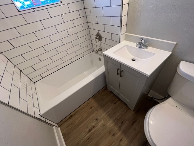 Building Photo - Remodeled 2BR+ Home in Adams Park!