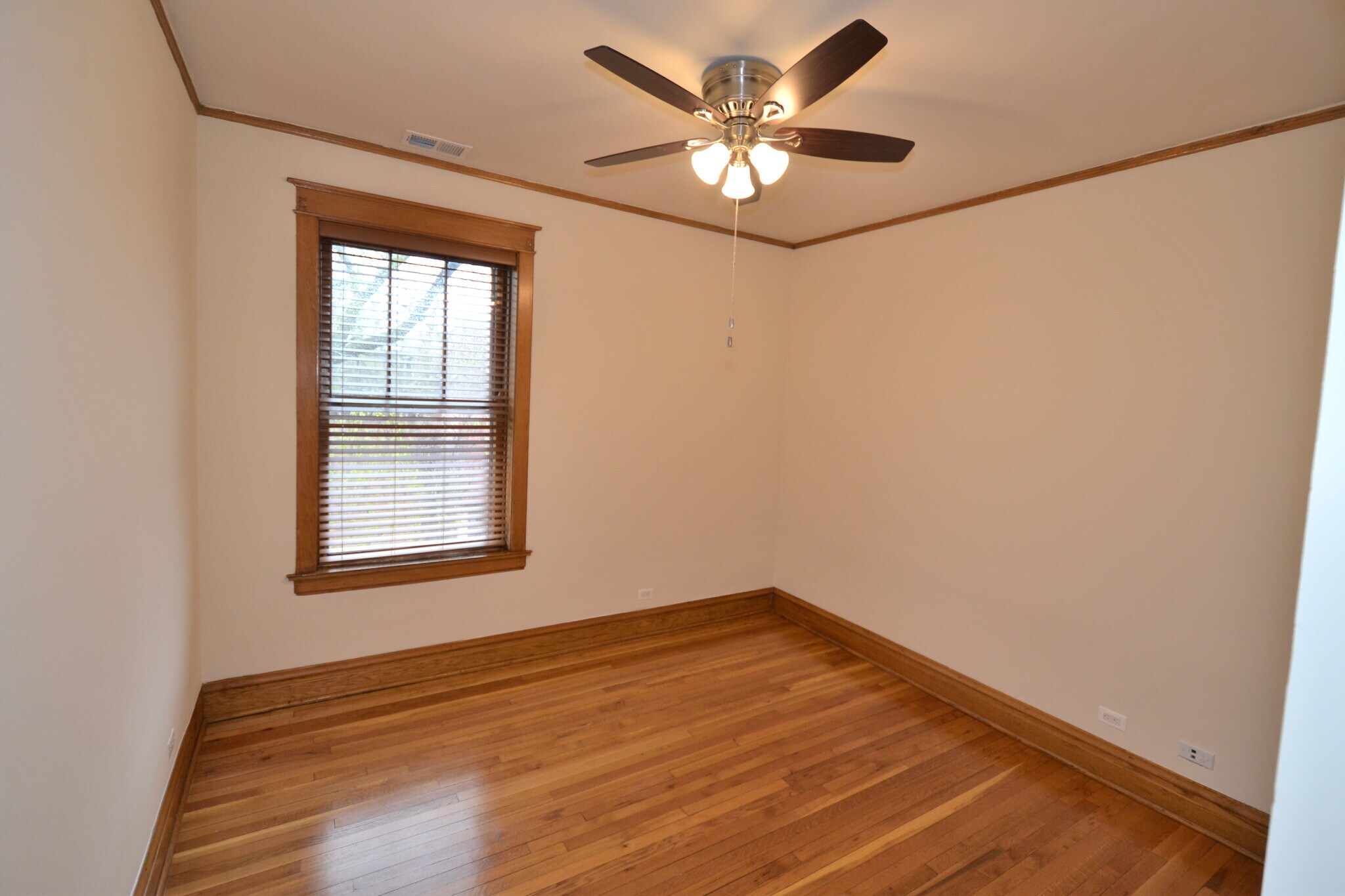 Building Photo - 3767 N Lakewood Ave