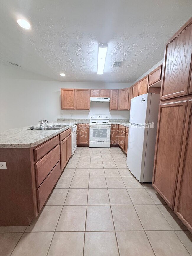 Building Photo - 4019 Hidden Hollow Dr