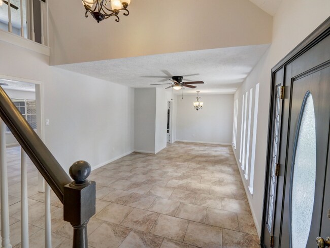 Building Photo - 1951 Round Spring Dr