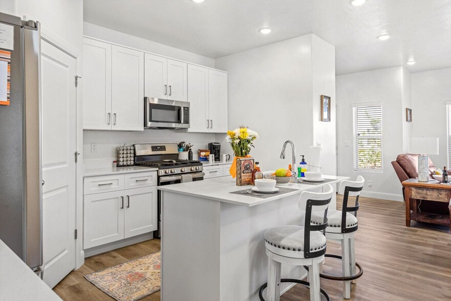 Building Photo - 350 W Old Hwy