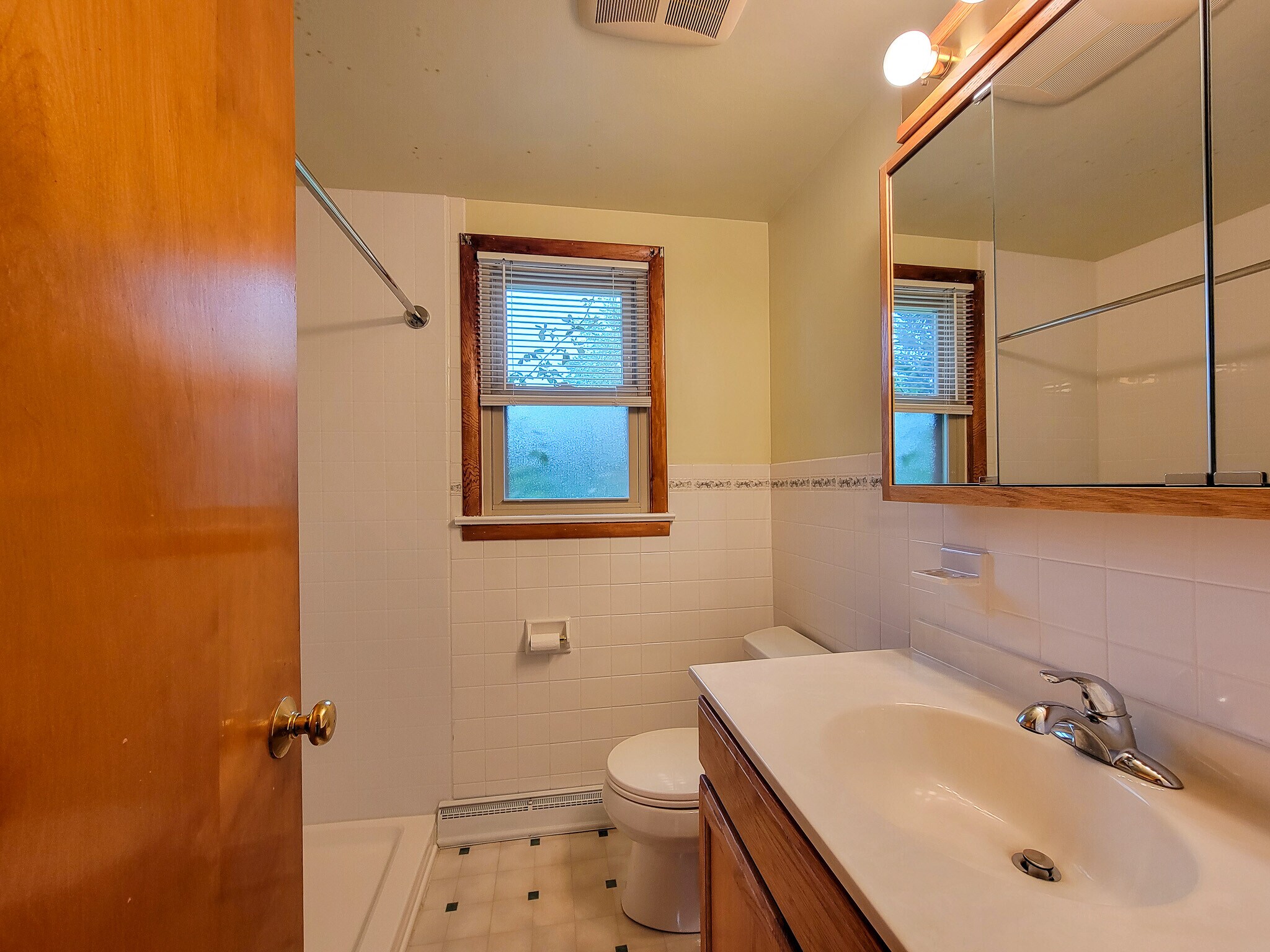 Building Photo - 902 Maple Ln