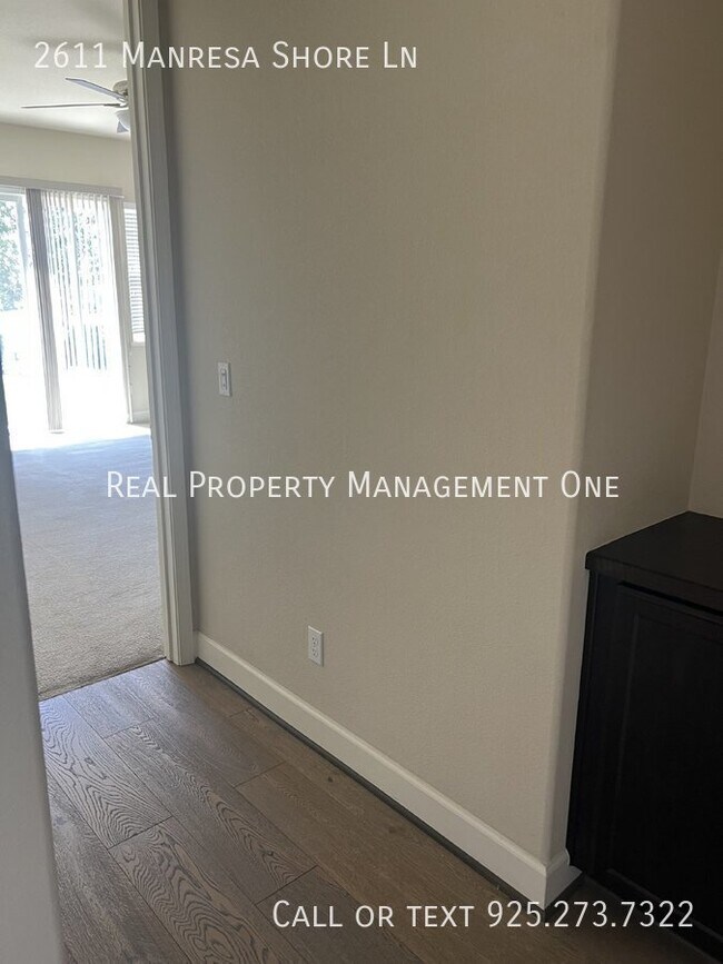 Building Photo - 2611 Manresa Shore Ln