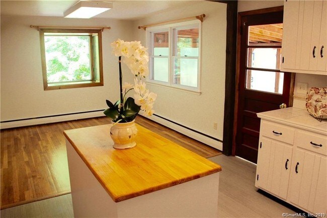 Building Photo - 371 Hammertown Rd