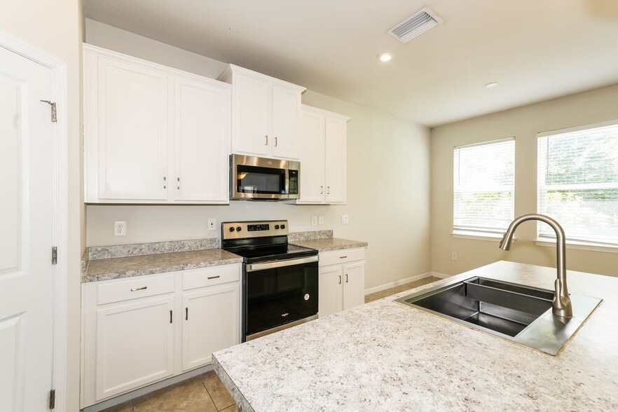 Building Photo - 18424 Hunters Meadow Walk