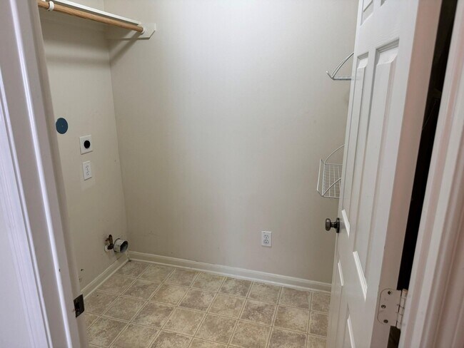 Building Photo - 9907 Rushing Springs Dr