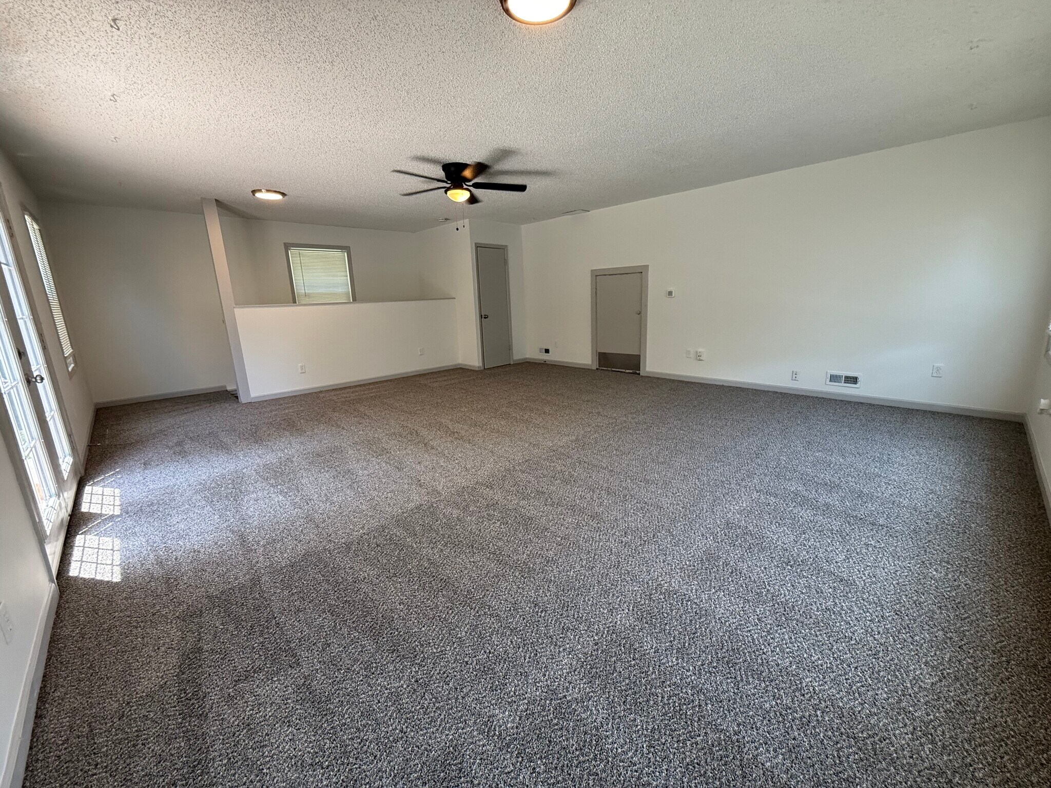 Building Photo - 8852 Woodland Dr