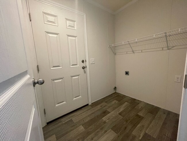 Building Photo - 15862 Villaire Ave