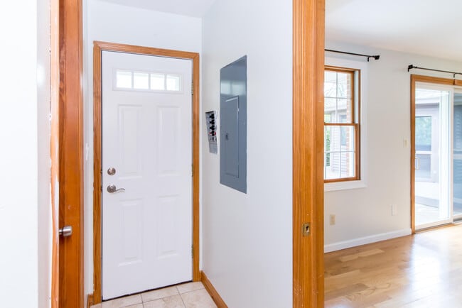 Building Photo - 6868 Crane Rd