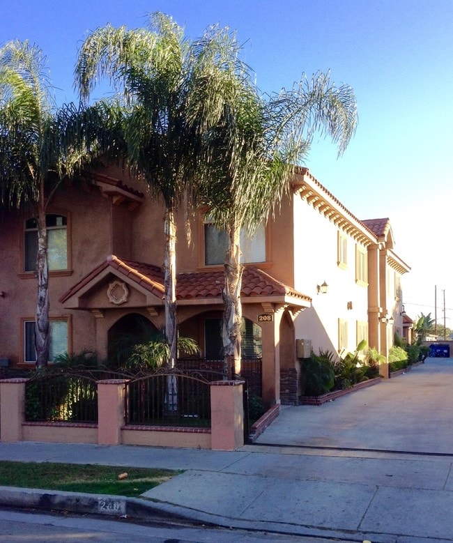 Building Photo - 208 E 120th St