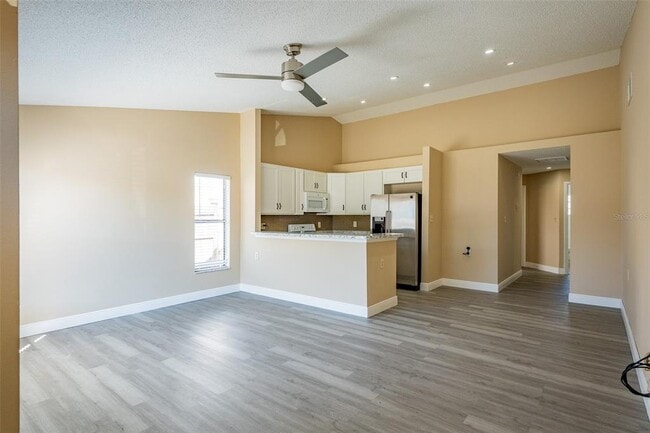 Building Photo - 1025 Clovercrest Rd