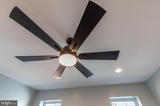 Building Photo - 1312 W Seltzer St