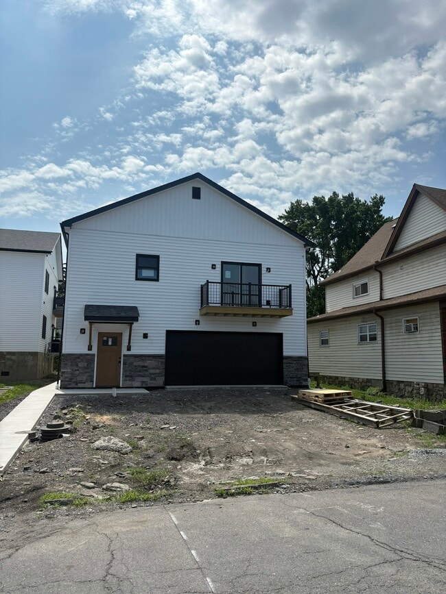 Building Photo - 1109 S Webster Ave