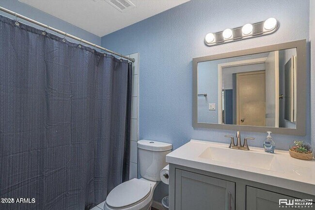 Building Photo - 401 Paladin Cir
