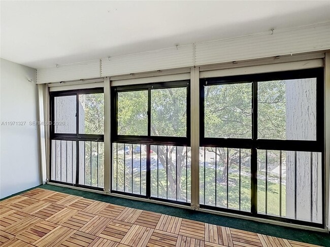 Building Photo - 210 Lakeview Dr