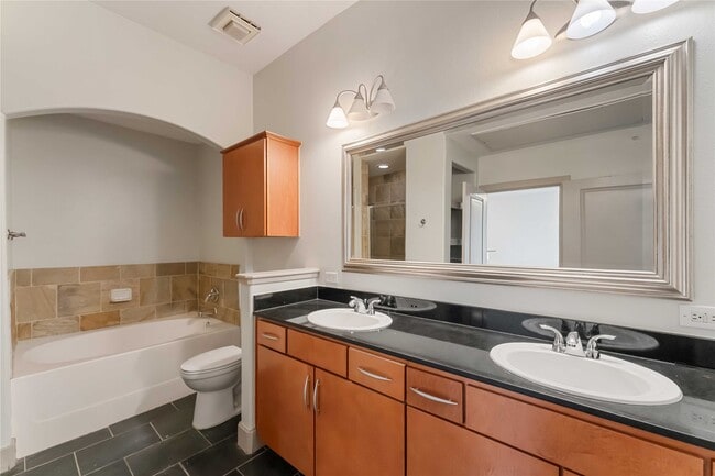 Building Photo - 1901 Post Oak Blvd