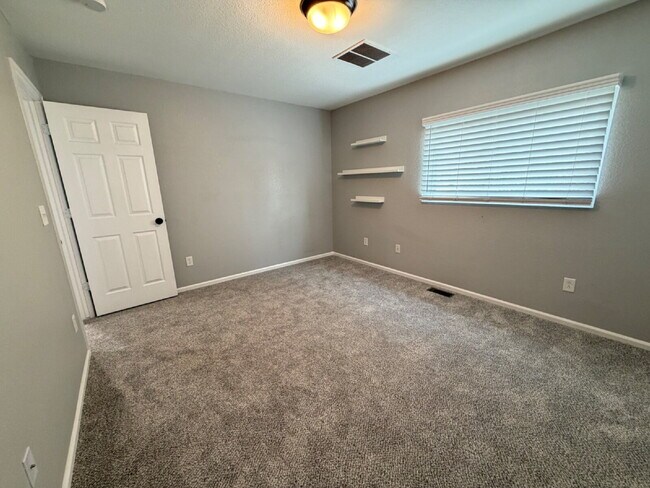 Building Photo - "Nicely updated 2-Bed 1.5 bath Townhouse in Englewood near Parker – Your Cozy Retreat Awaits!"