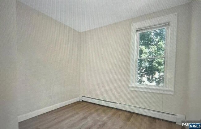 Building Photo - 453 Banta Ave