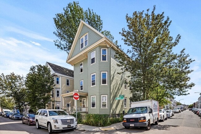Building Photo - 67 Romsey St