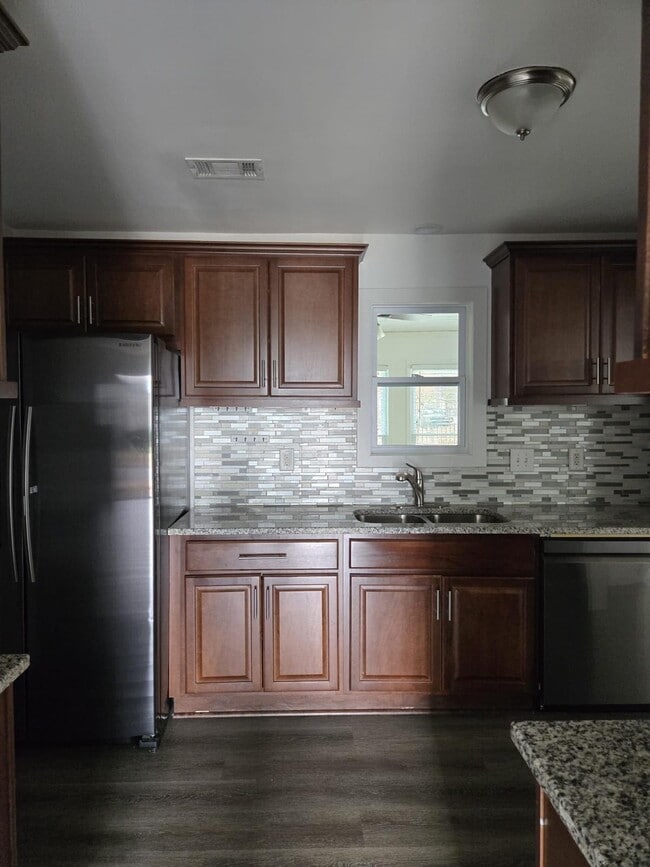 Building Photo - 965 Bass Ct N W