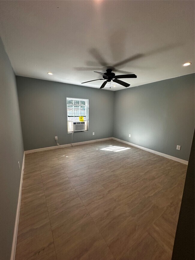 Building Photo - 9337 Talton St