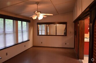 Building Photo - 620 Rosedale Dr