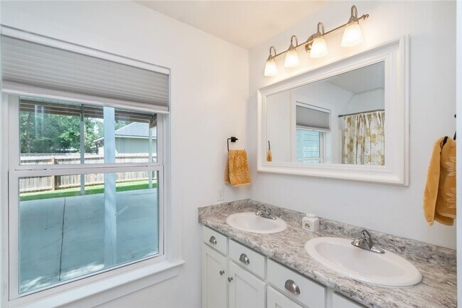 Building Photo - Special Home in Pinehurst